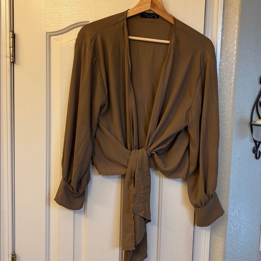 Final Touch Vintage Brown Long-Sleeve Blouse with SoHo Front Tie. 100% Polyester - Picture 2 of 4